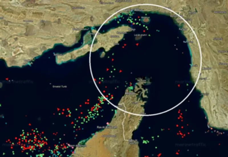 إيران تهدد بالرد على احتجاز سفينتها.. والصين تدعو لإنهاء حصار مضيق هرمز