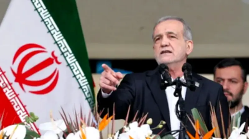 الرئيس الإيراني بيزشكيان يؤكد على أهمية الدبلوماسية لخفض التوتر مع الولايات المتحدة