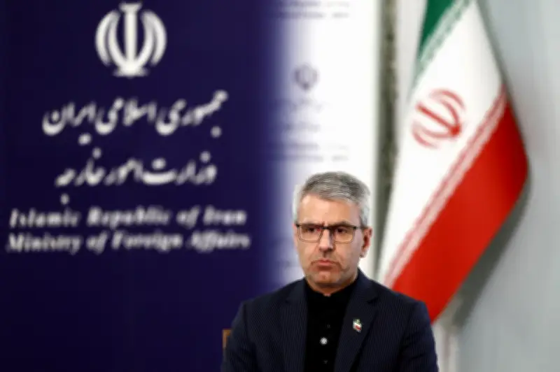 إيران تُعيد النظر في المشاركة بالمحادثات بعد وساطة باكستانية بشأن الحصار البحري الأمريكي