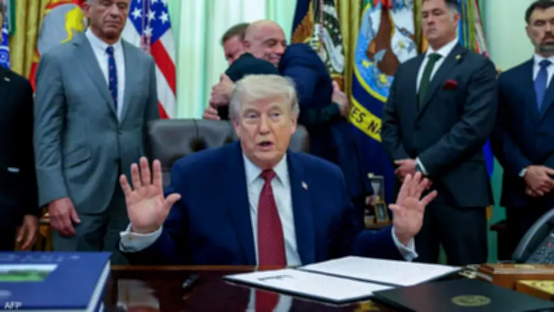 ترامب يحذر من انفجار "الكثير من القنابل" إذا انهار وقف إطلاق النار مع إيران