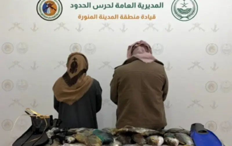 حرس الحدود في ينبع يضبط مواطنين يمارسان الصيد غير المشروع ويخالفان قواعد السلامة البحرية