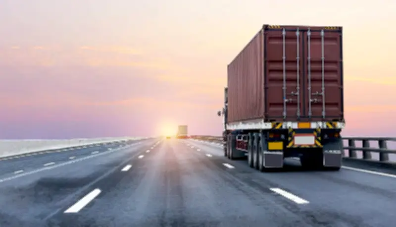 مصادر تؤكد استمرار حركة الشاحنات التركية عبر منافذ المملكة بشكل اعتيادي