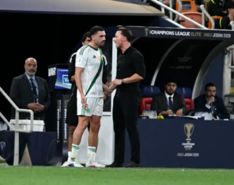 مدرب الأهلي يايسله يكشف تفاصيل طلب ديميرال التغيير ويشرح تحول الشوط الثاني