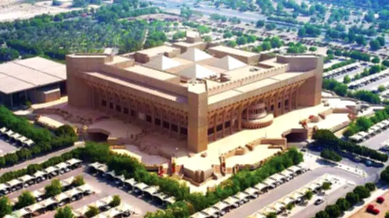 الهيئة الملكية بينبع تطلق تجربة حافلة الهيدروجين في مهرجان الزهور لتعزيز الطاقة النظيفة