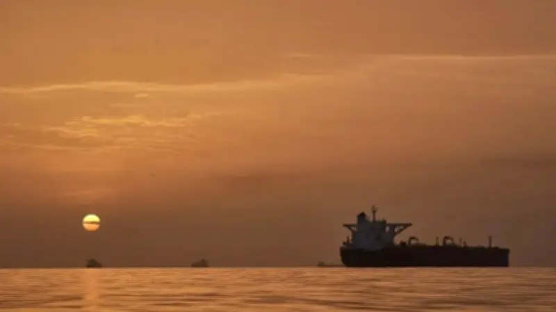 إيران تحذر من أوراق جديدة في المعركة وترامب يربط رفع الحصار باتفاق سلام