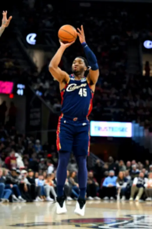 ميتشل وهاردن يقودان كافالييرز لفوز ثانٍ على رابتورز في بلاي أوف أن بي ايه