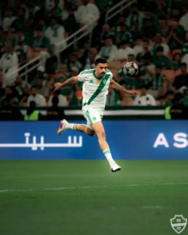 ديميرال يُحصن دفاع الأهلي ويُغلق النوافذ أمام فيسيل الياباني في نصف نهائي آسيا