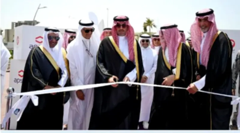 محافظ جدة يدشن خدمة التاكسي البحري الفاخر لمواصلات جدة لتعزيز التنقل البحري