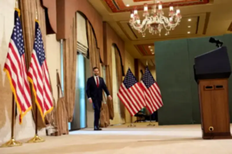 تأجيل رحلة الدبلوماسي الأمريكي فانس إلى إسلام آباد ومراجعة البنتاغون للخيارات العسكرية في ظل تعثر المحادثات النووية مع إيران