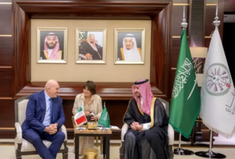 وزير الدفاع السعودي والإيطالي يبحثان تعزيز الشراكة العسكرية والأمنية في جدة