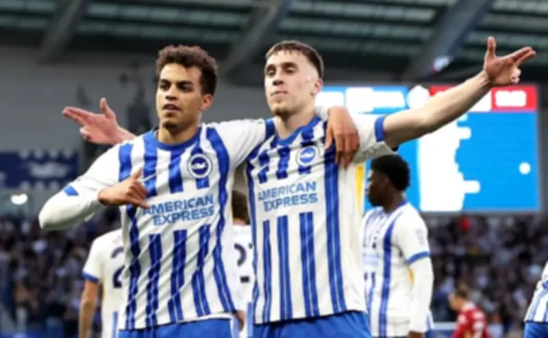 برايتون يهزم تشيلسي بثلاثية نظيفة ويصعد للمركز السادس في الدوري الإنجليزي