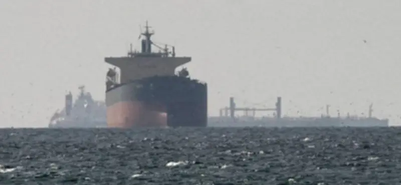 هجوم إيراني على سفينة حاويات قرب مضيق هرمز بعد تمديد ترامب للهدنة