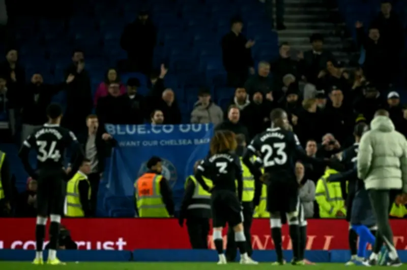 روسينيور يهاجم لاعبي تشلسي بعد خسارة غير مقبولة أمام برايتون