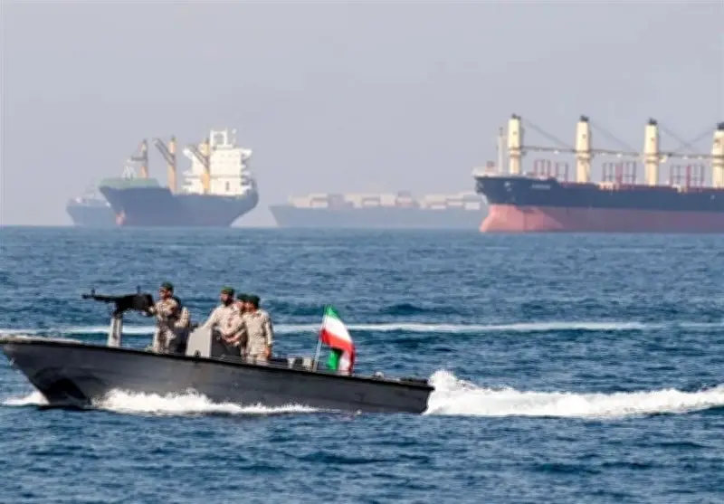 الحرس الثوري الإيراني يستولي على سفينتين ويحتجزهما في مياهه الإقليمية