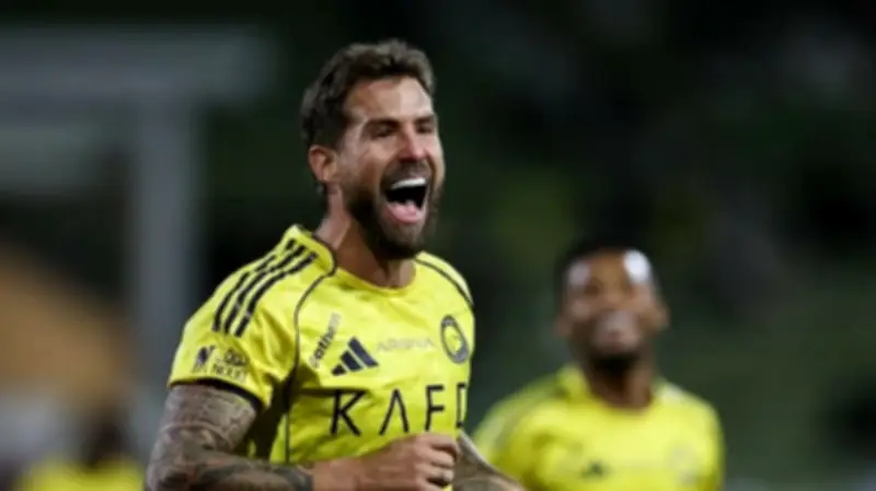 رغبة متبادلة تقرّب إينيغو مارتينيز من تجديد عقده مع نادي النصر السعودي