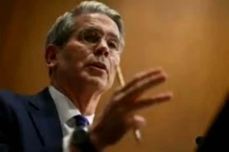 الولايات المتحدة تمدد إعفاء النفط الإيراني والروسي من العقوبات لمدة شهر