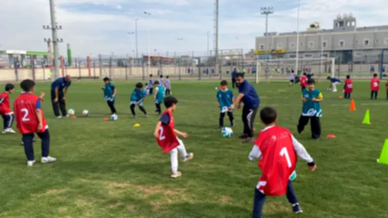 وزير التعليم يعلن عن إطلاق برنامج جديد لتعزيز مهارات الطلاب في العلوم والتكنولوجيا