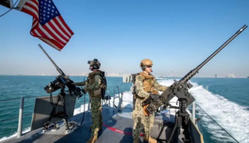 البحرية الأمريكية تعترض ثلاث ناقلات نفط إيرانية وتغير مسارها في المياه الآسيوية