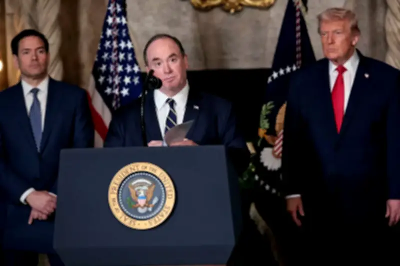 ترمب يطيح بوزير البحرية الأمريكية في خضم توترات مع إيران