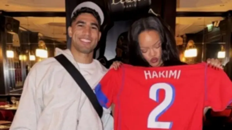 الأسد المغربي حكيمي يخطف الأضواء بلقاء ريهانا في باريس قبل مواجهة بايرن