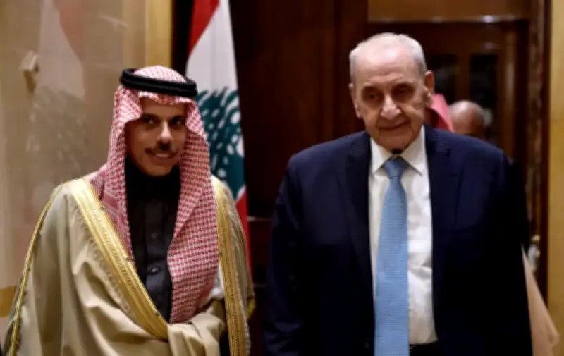 وزير الخارجية السعودي يبحث مع رئيس البرلمان اللبناني وقف العدوان الإسرائيلي