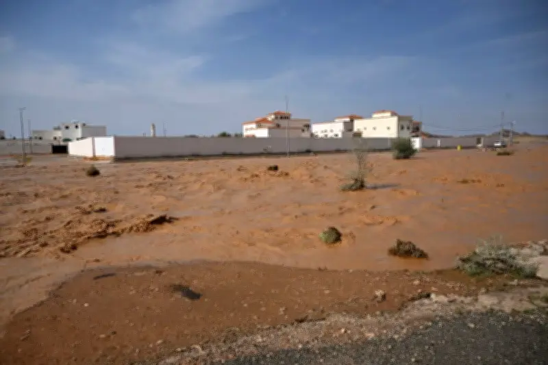 إنقاذ جوي وإيواء عاجل لسكان قرية العش بعد سيول تاريخية في حائل