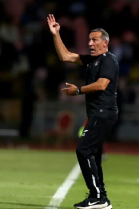 دونيس مدرب طموح يواجه أكبر تحد في مسيرته مع المنتخب السعودي