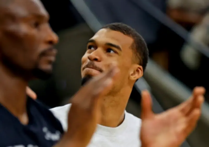 شكوك حول مشاركة ويمبانياما وعودة محتملة لريفز في بلاي أوف أن بي ايه