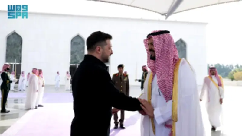 الرئيس الأوكراني يغادر جدة بعد زيارة رسمية