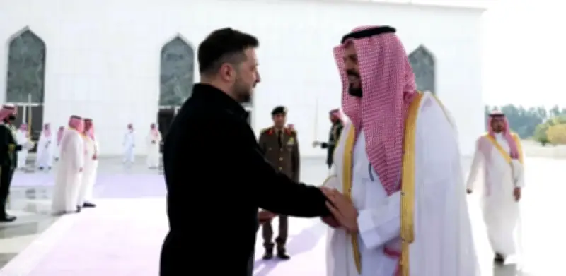 الرئيس الأوكراني زيلينسكي يغادر جدة بعد زيارة للمملكة