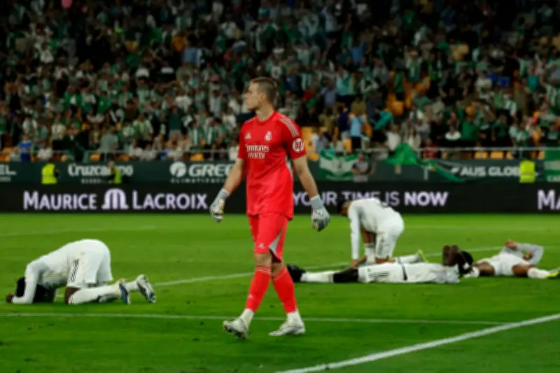 ريال مدريد يخسر نقطتين ثمينتين بتعادل مخيب أمام بيتيس في الليغا