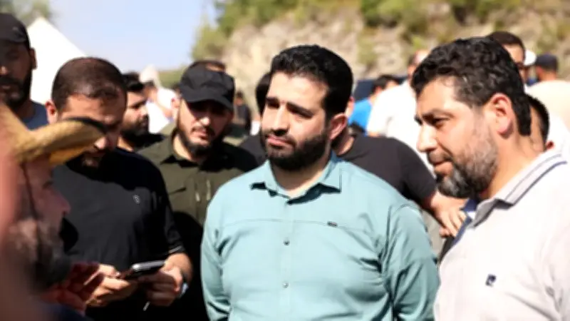 وزير الداخلية السوري يواجه متهم مجزرة تضامن بعد اعتقاله