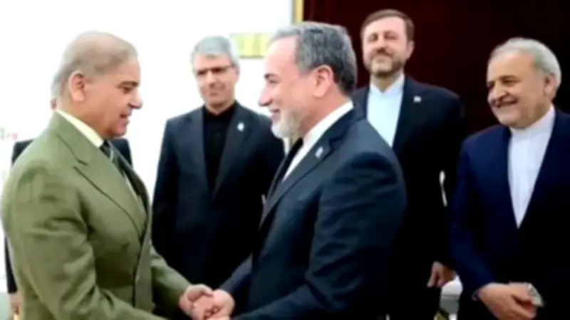 عراقجي يغادر باكستان بعد تسليم شروط إنهاء الحرب ويعود غداً