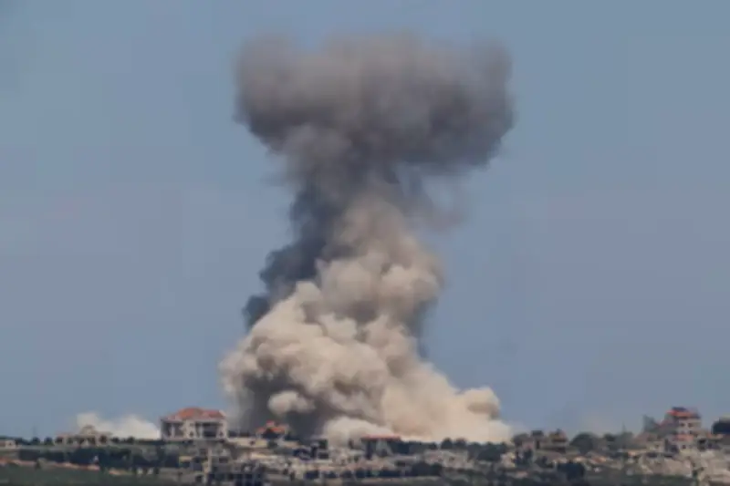 مقتل أربعة في غارات إسرائيلية على جنوب لبنان بعد إطلاق صواريخ من حزب الله