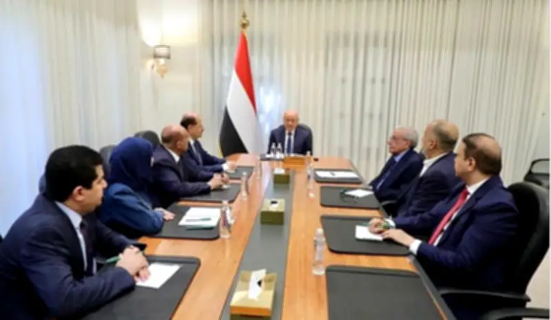 اليمن: العليمي يشيد بنتائج اجتماعات واشنطن ويعتبر المملكة ركيزة للاستقرار