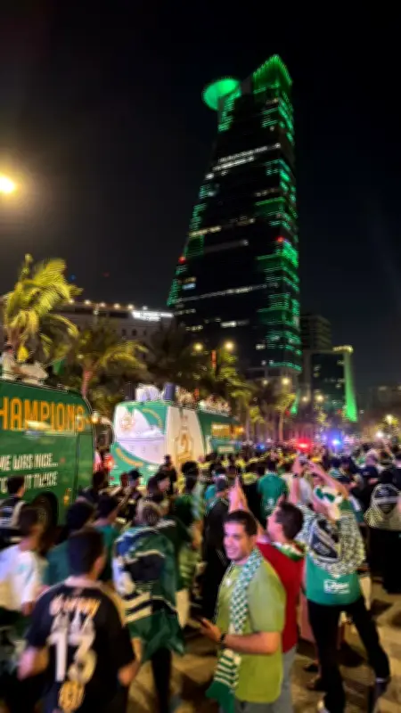 مسيرة احتفالية للأهلي بطل آسيا في الواجهة البحرية بجدة فجراً