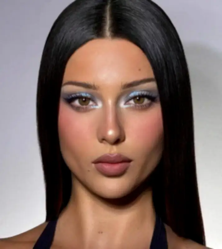 عودة الحواجب الرفيعة بأسلوب أكثر حدة وجرأة في عالم الموضة