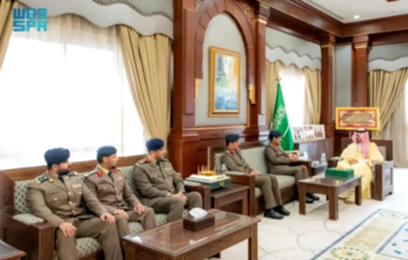 أمير المدينة المنورة يطلع على جاهزية الدفاع المدني لموسم الحج