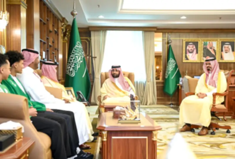 أمير جازان يناقش تطوير القطاع الرياضي مع مدير فرع الوزارة والرياضيين