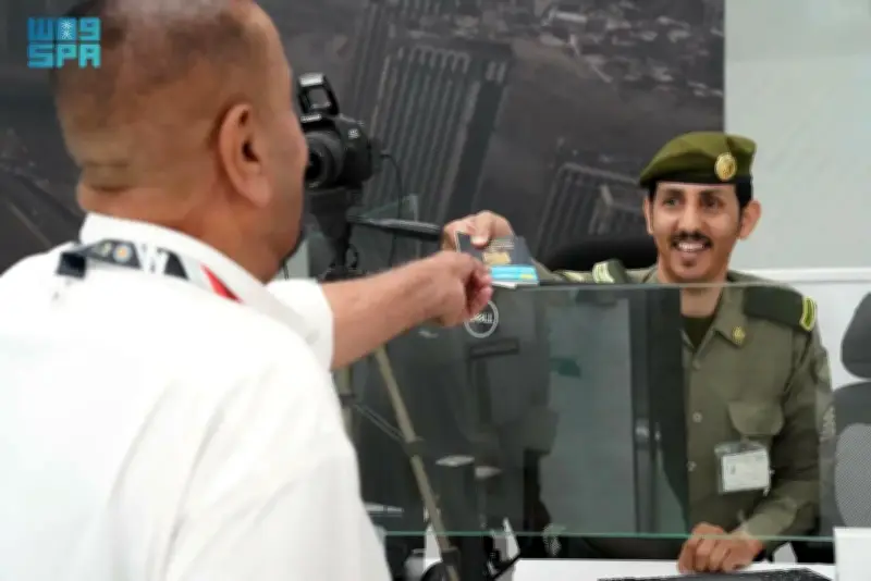 الجوازات تستقبل أولى طلائع الحجاج العراقيين بمنفذ جديدة عرعر