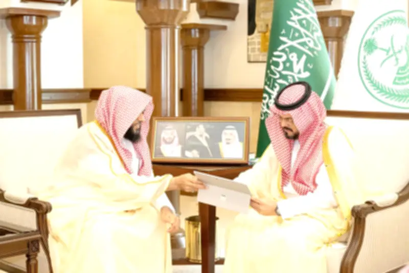 نائب أمير مكة يدشن ملتقى القيم الإسلامية ويطلع على أبحاث الحج والعمرة