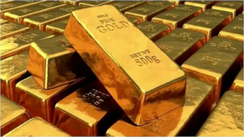 انخفاض أسعار الذهب متأثرة بارتفاع الدولار وزيادة النفط