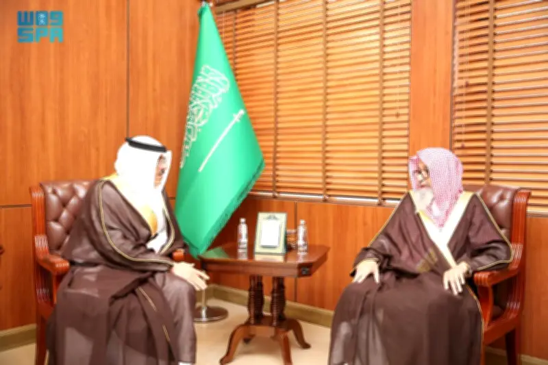 المفتي العام يبحث مع محافظ الأوقاف تعزيز العمل الخيري والتنموي