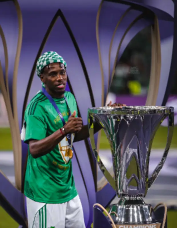 إيبانيز يوجه رسالة دعم قوية لهوساوي: ارفع رأسك أنت أهلاوي