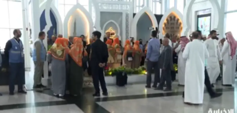 وصول أولى طلائع حجاج إيران إلى المدينة المنورة استعدادًا للحج