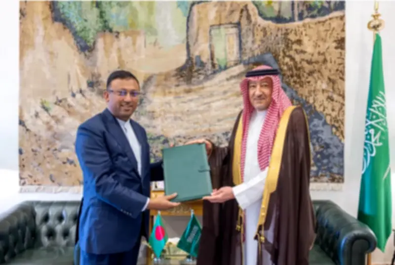 ولي العهد يتلقى رسالة من رئيس وزراء بنغلاديش