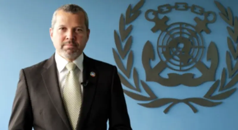 دومينغيز: لا يجوز إغلاق المضايق الدولية أو فرض رسوم عليها