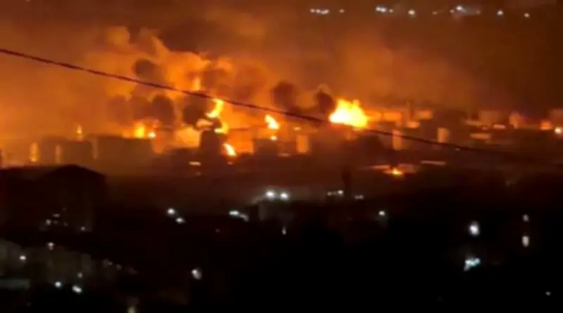 طائرات مسيرة أوكرانية تهاجم مصفاة توابسي الروسية وتتسبب في حريق