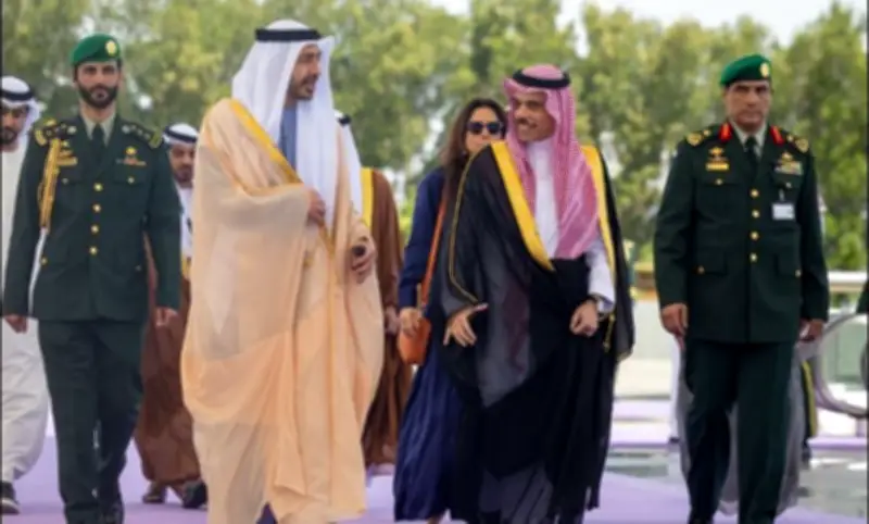 الأمير فيصل بن فرحان يستقبل عبدالله بن زايد في جدة للمشاركة بالقمة الخليجية التشاورية