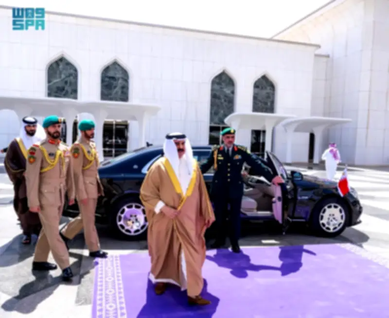 قادة خليجيون يغادرون جدة بعد مشاركتهم في القمة التشاورية